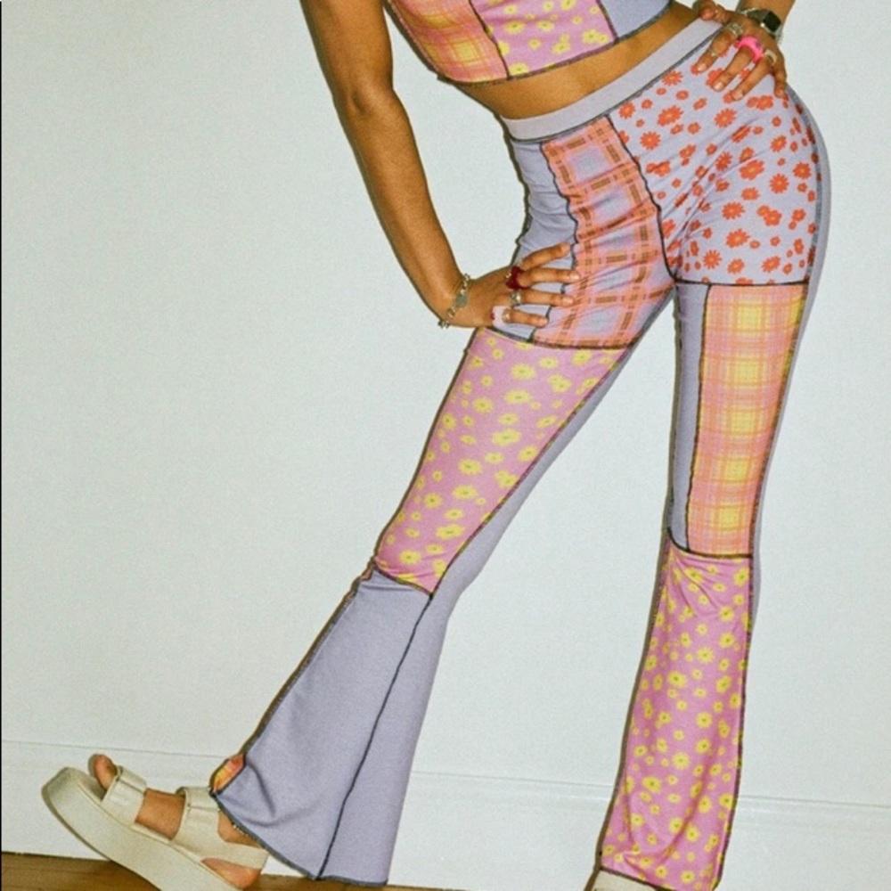Multi pattern print pants.